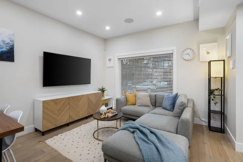 3187 PRINCE EDWARD STREET - photo 4 of 25