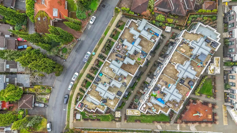 176 2035 GLENAIRE DRIVE - photo 2 of 25