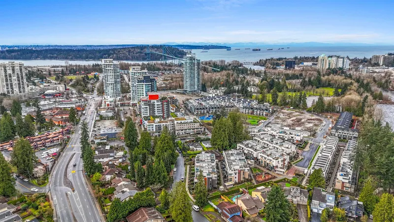 176 2035 GLENAIRE DRIVE - photo 4 of 25