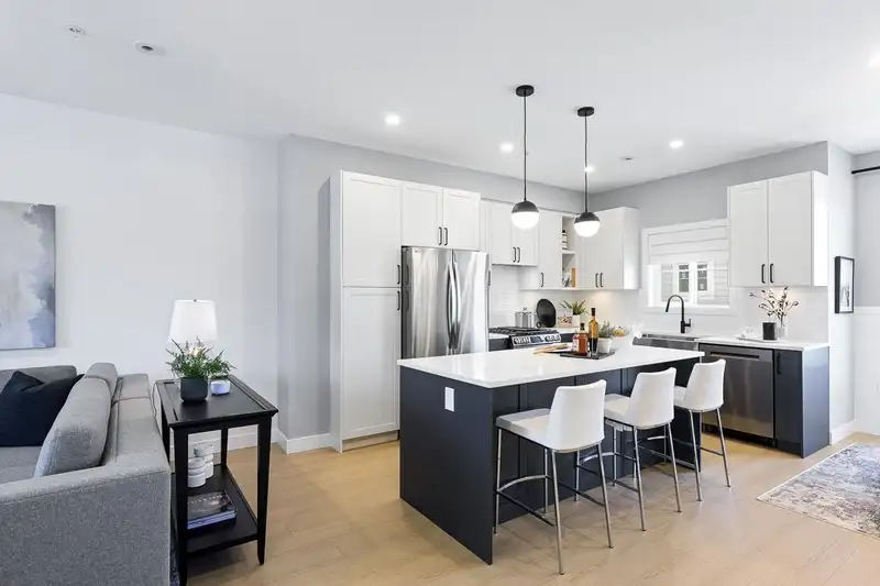 8 7716 207 STREET - photo 2 of 24