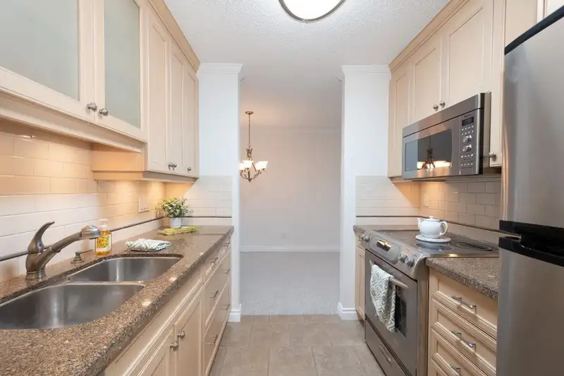 207 333 WETHERSFIELD DRIVE - photo 2 of 40