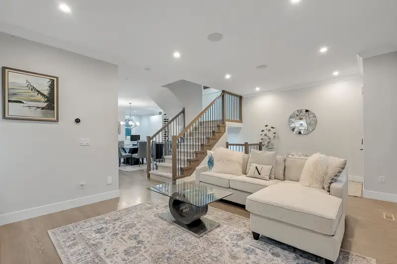 17 16355 23 AVENUE - photo 2 of 26