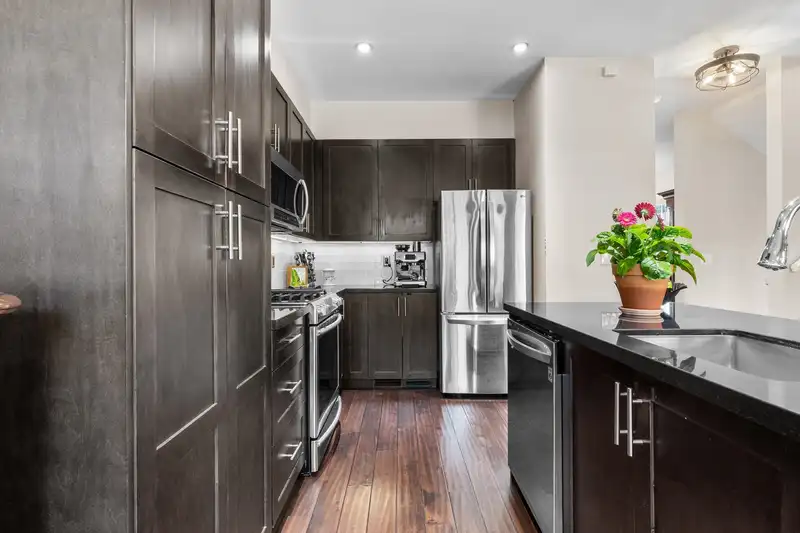 68 6956 193 STREET - photo 2 of 33