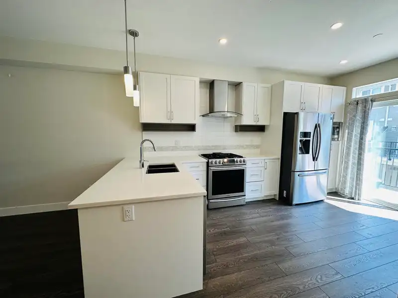 363 1784 OSPREY STREET - photo 3 of 23