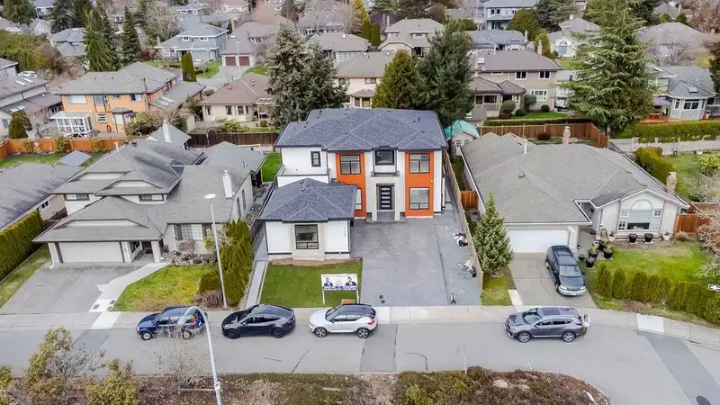 14963 20 AVENUE - photo 1 of 23