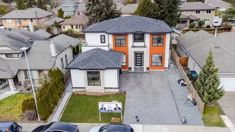 14963 20 AVENUE - photo 2 of 23