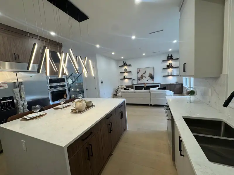14963 20 AVENUE - photo 4 of 23
