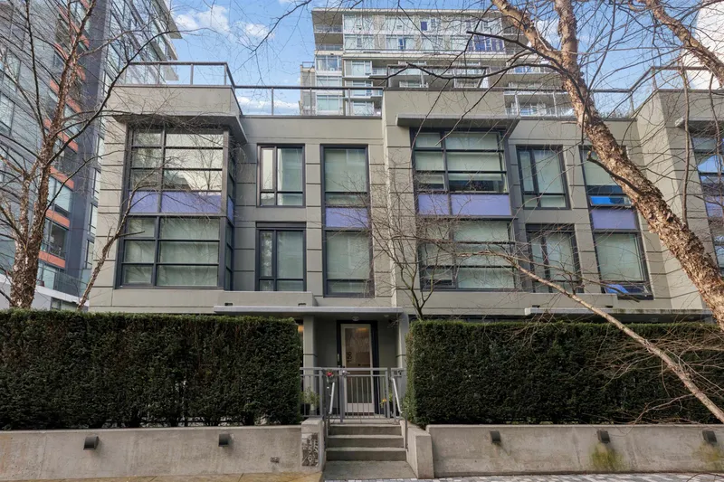 156 W 1ST AVENUE - photo 2 of 25