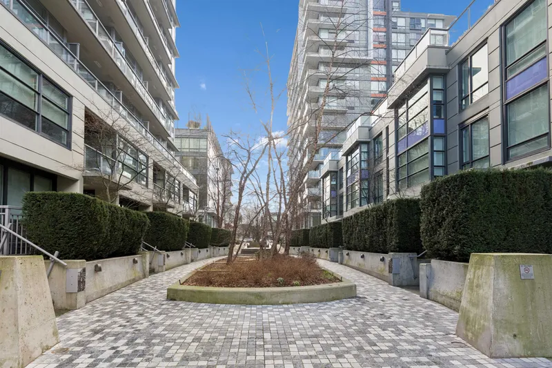 156 W 1ST AVENUE - photo 3 of 25