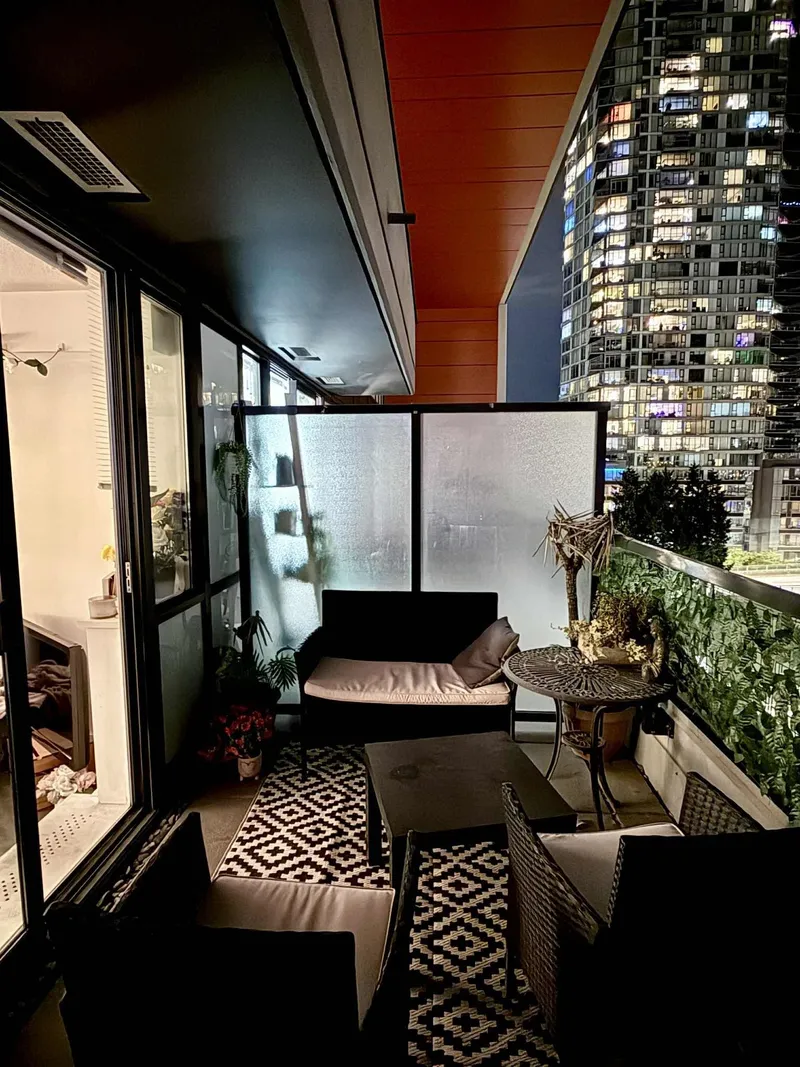 512 1325 ROLSTON STREET - photo 4 of 17