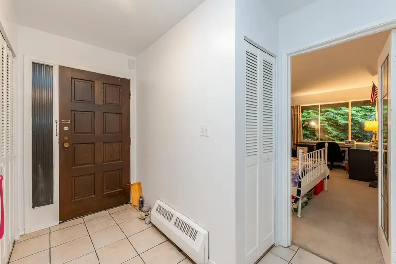 312 235 KEITH ROAD - photo 3 of 16