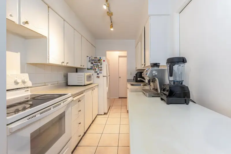 312 235 KEITH ROAD - photo 4 of 16