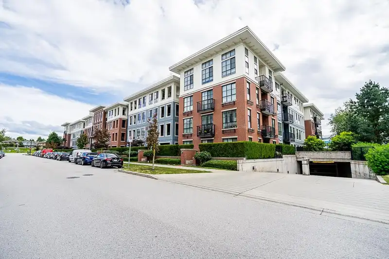 416 15168 33 AVENUE - photo 2 of 25