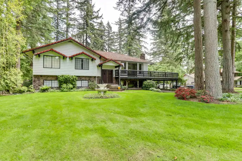 2242 173 STREET - photo 3 of 39
