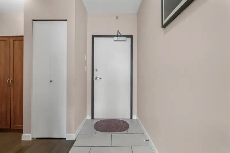 101 555 DELESTRE AVENUE - photo 2 of 37