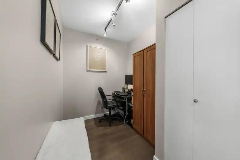 101 555 DELESTRE AVENUE - photo 4 of 37