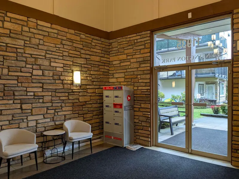 306 11935 BURNETT STREET - photo 3 of 24