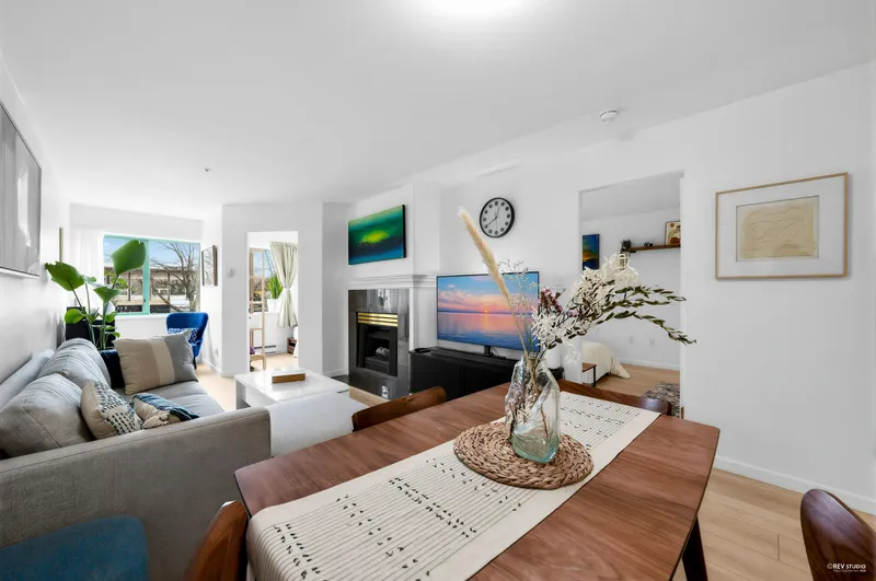 107 189 E 16TH AVENUE - photo 3 of 25