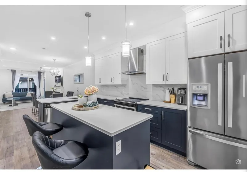 10 13898 64 AVENUE - photo 1 of 16