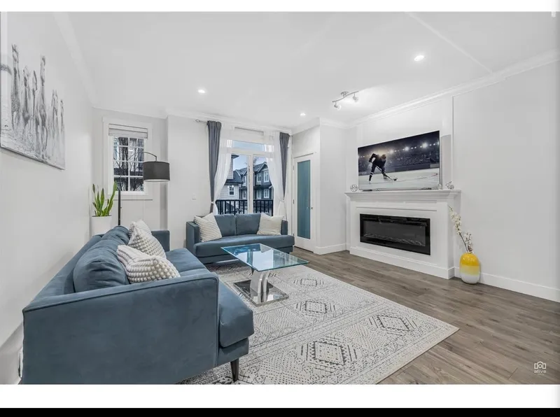 10 13898 64 AVENUE - photo 2 of 16