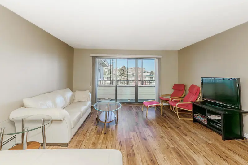 306 20460 54 AVENUE - photo 1 of 21