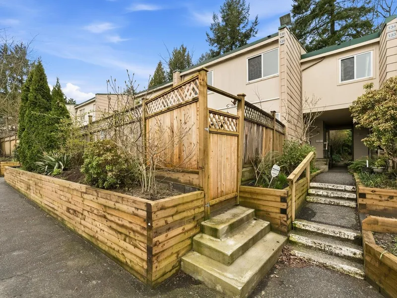 135 15215 105 AVENUE - photo 1 of 21