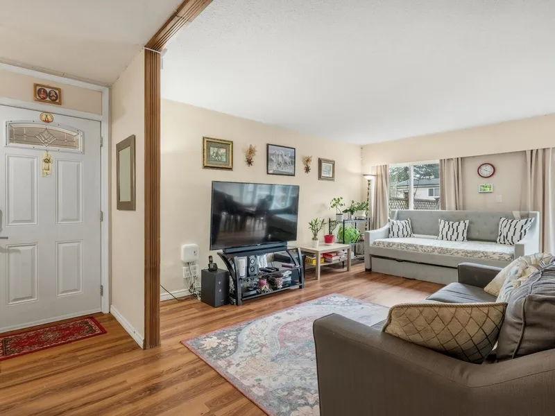 135 15215 105 AVENUE - photo 3 of 21