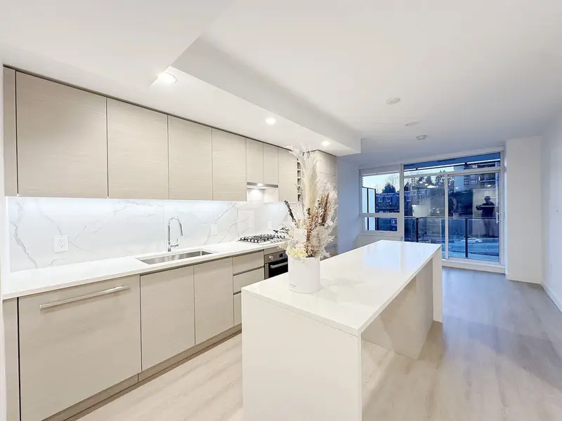 804 823 CARNARVON STREET - photo 1 of 19