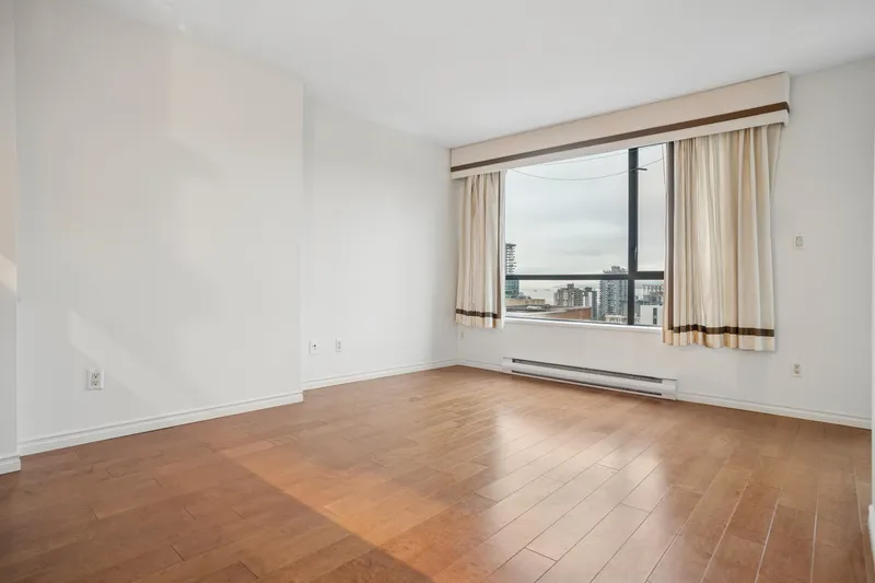 2409 1189 HOWE STREET - photo 2 of 24