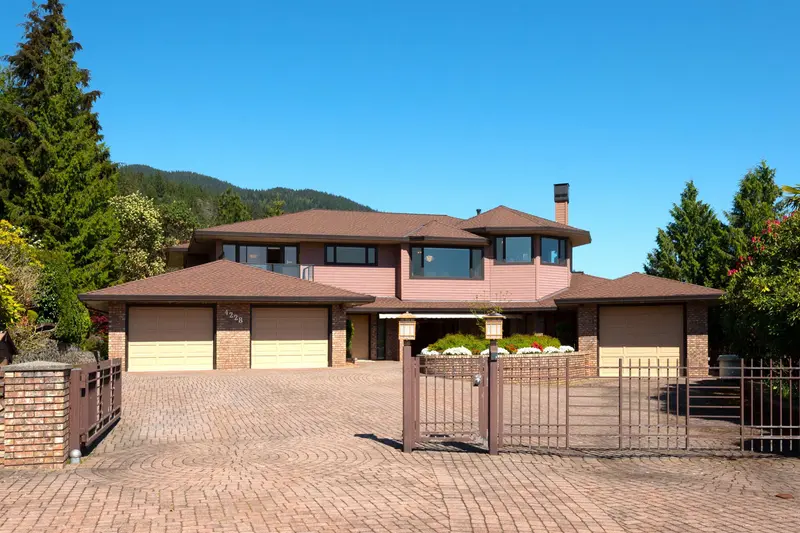 4228 ROCKRIDGE CRESCENT - photo 1 of 25