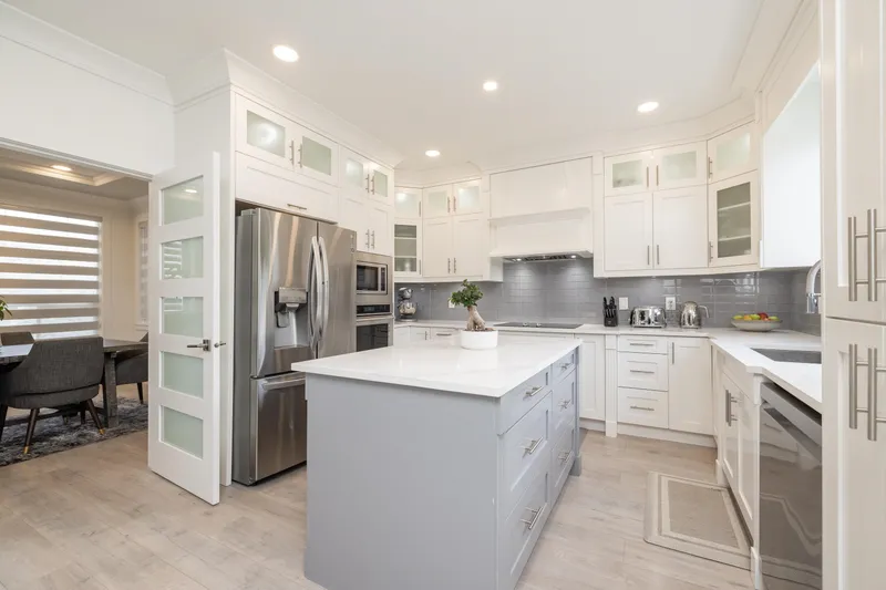 6477 189 STREET - photo 4 of 25