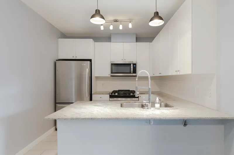 1007 280 ROSS DRIVE - photo 4 of 21