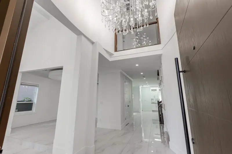 8244 151A STREET - photo 4 of 25