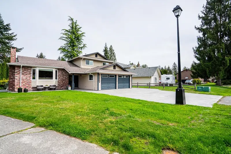 20685 125 AVENUE - photo 3 of 25