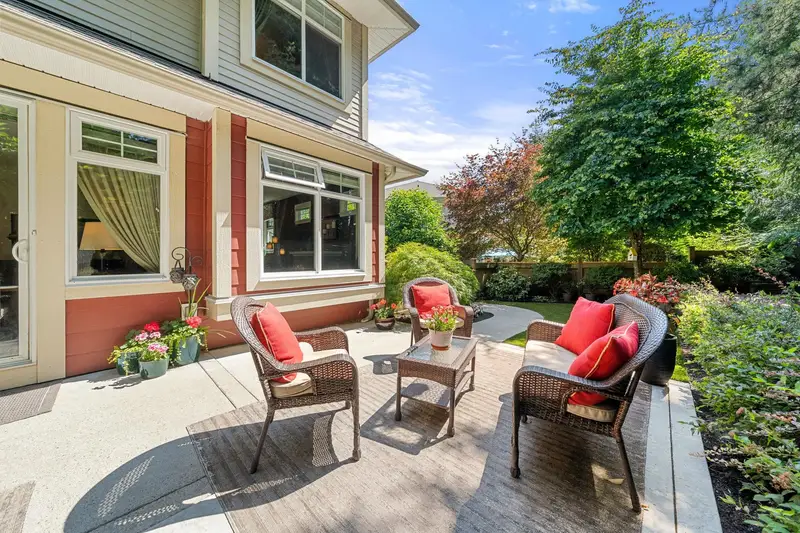 28 15454 32 AVENUE - photo 1 of 25