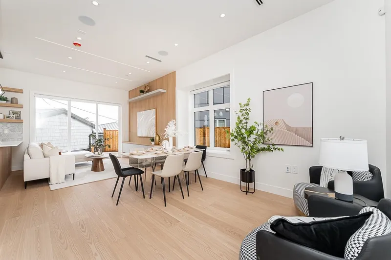 1 2837 OLIVER CRESCENT - photo 3 of 23