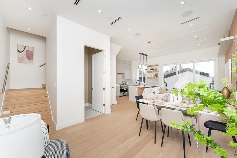 1 2837 OLIVER CRESCENT - photo 4 of 23