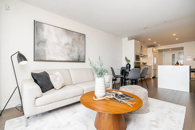 203 1150 OXFORD STREET - photo 3 of 25