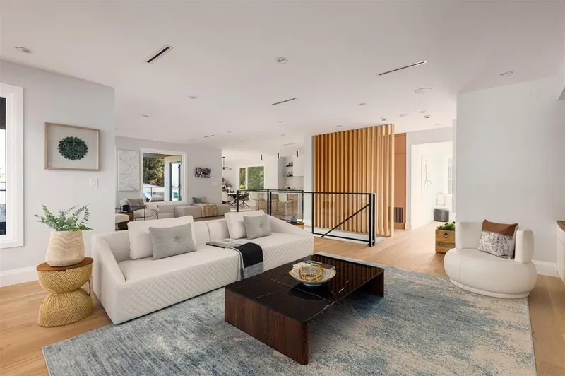 5318 4A AVENUE - photo 4 of 25