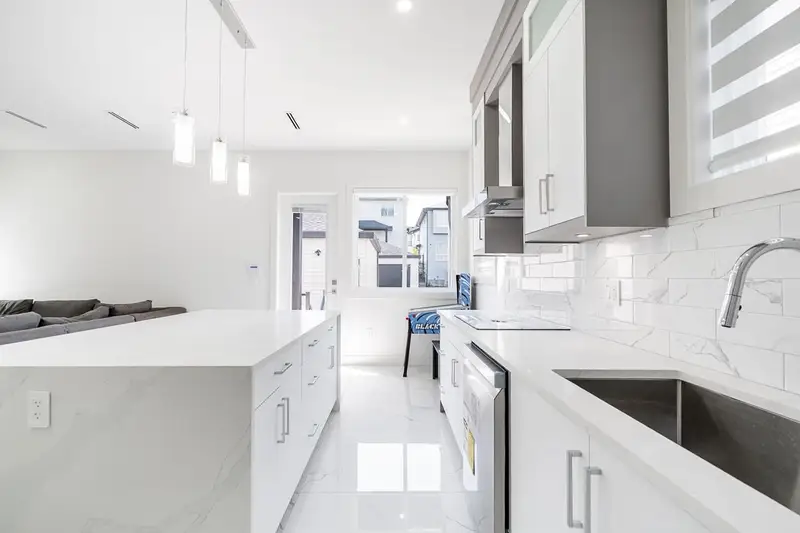 6261 148 STREET - photo 4 of 25