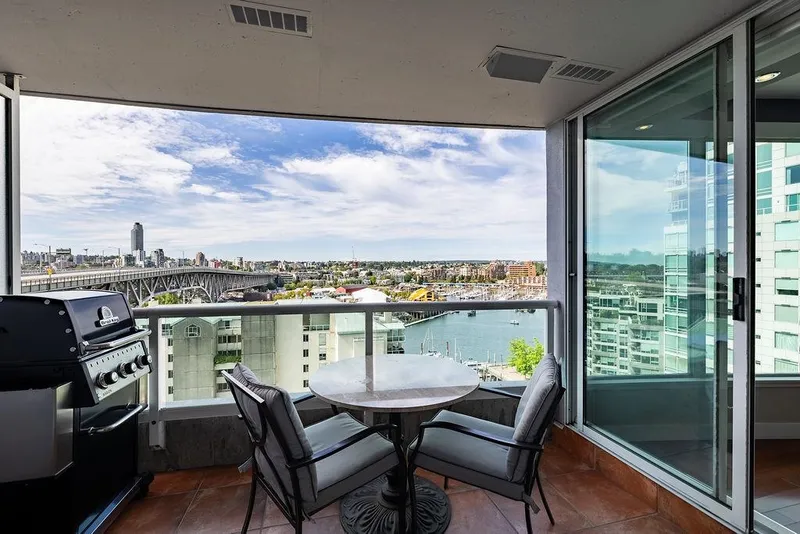 1405 1500 HOWE STREET - photo 2 of 25