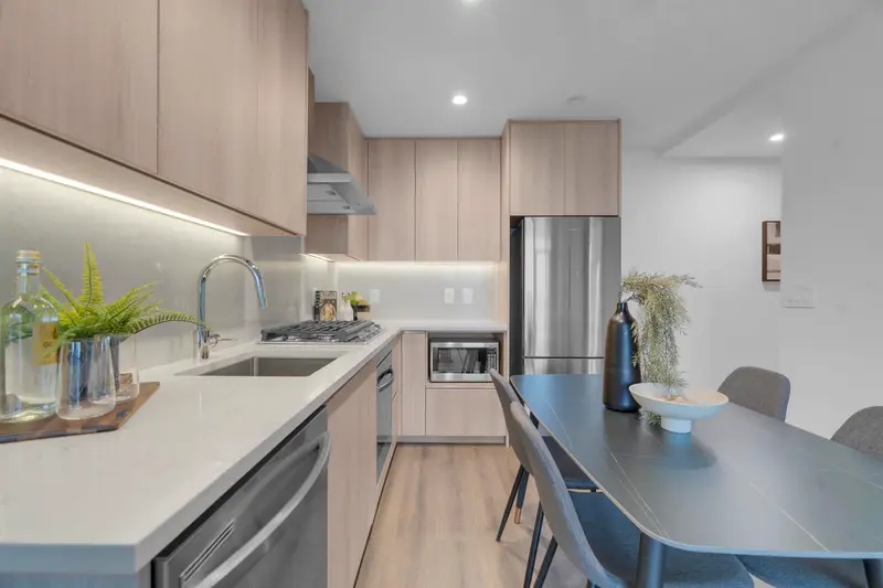 2405 10750 135A STREET - photo 4 of 25