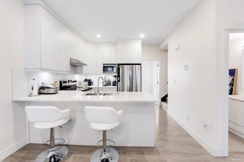 28 8033 166B STREET - photo 3 of 25