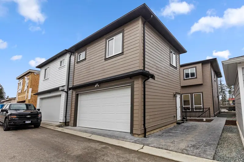 20540 76 AVENUE - photo 3 of 25