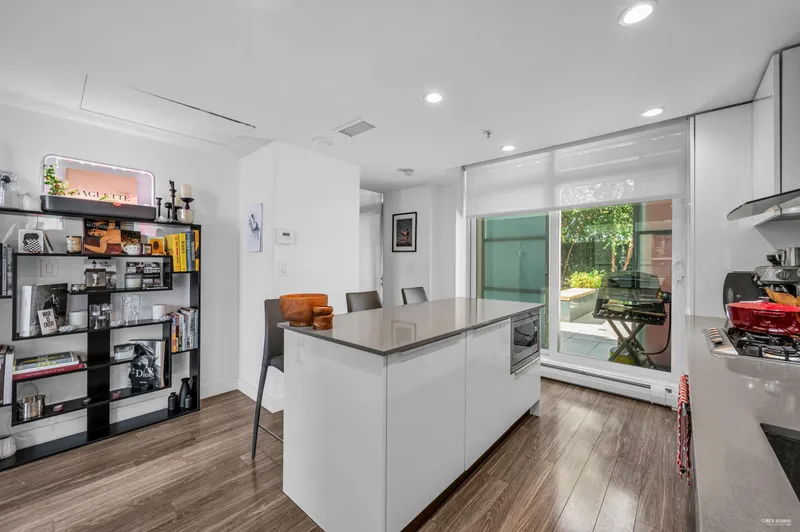 513 1283 HOWE STREET - photo 3 of 25