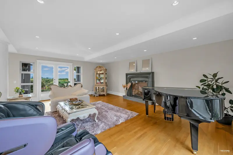 715 KING GEORGES WAY - photo 3 of 25