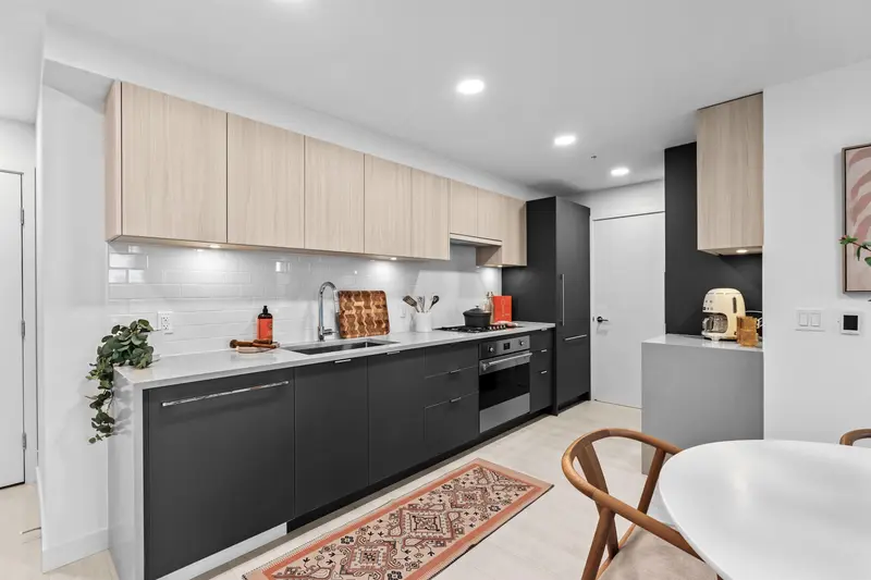 303 2419 GRANT STREET - photo 4 of 25