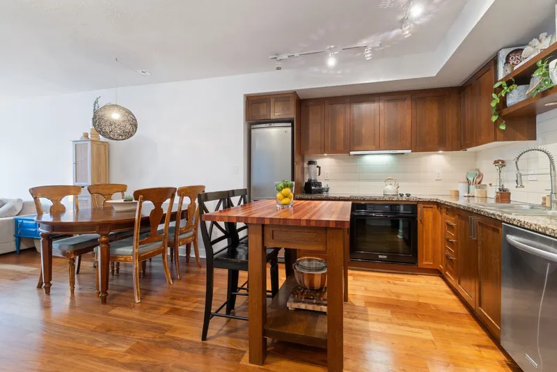 608 2228 W BROADWAY - photo 3 of 25