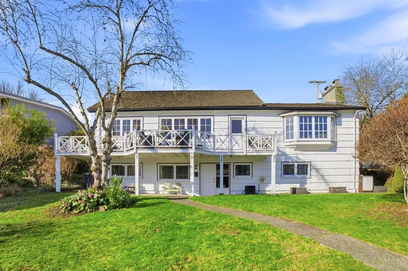 487 ROSLYN BOULEVARD - photo 1 of 25