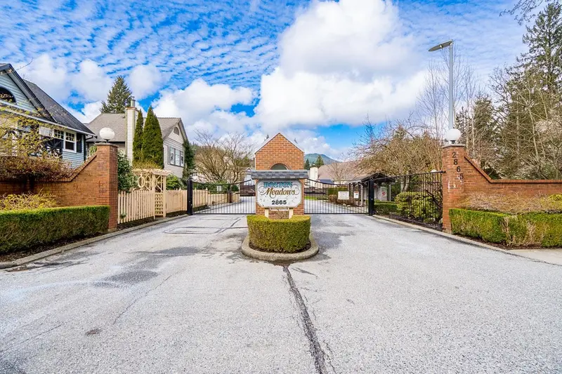 18 2865 GLEN DRIVE - photo 2 of 25